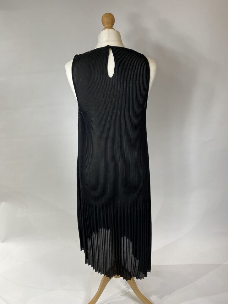 PAULE KA, ANONYME - Lot de trois robes évasées diverses comprenant : - Une robe…