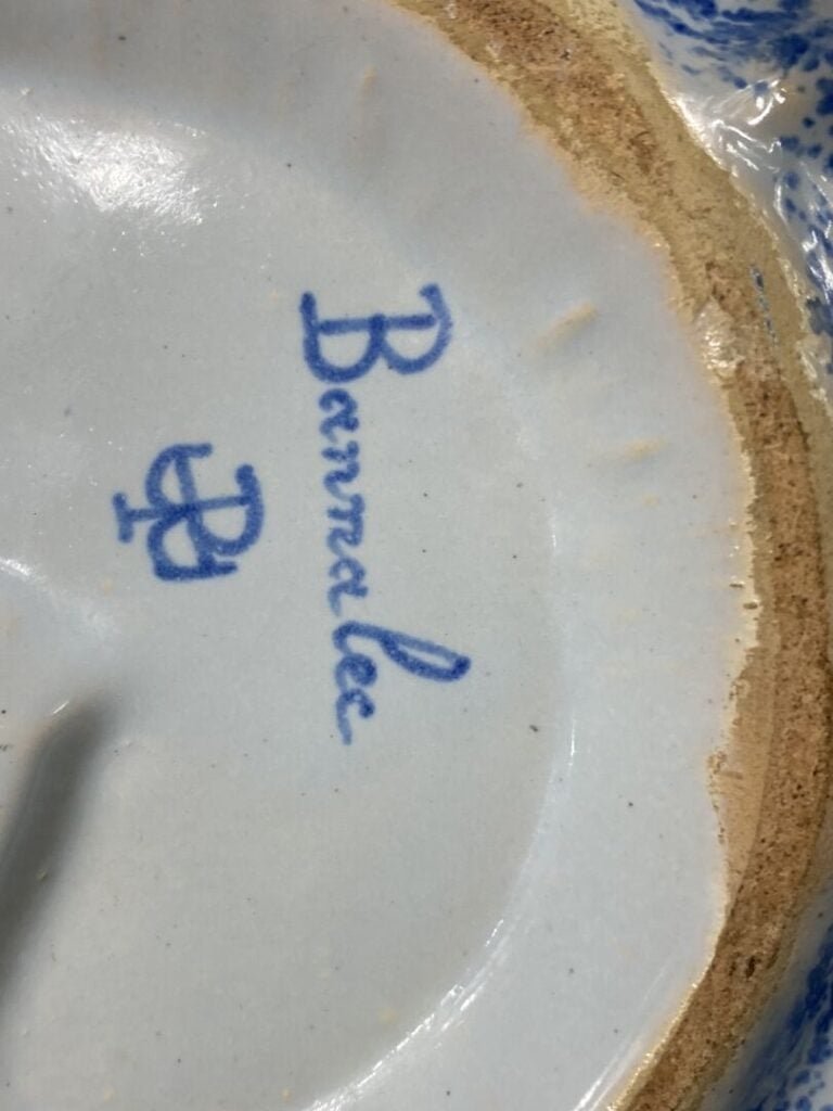 Porquier Beau, Quimper - Coupe polylobée formant une feuille de nénuphar en faï…