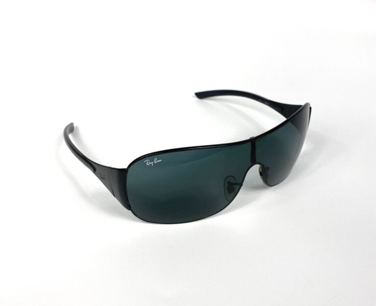 RAYBAN - Lunettes de soleil masque noir, monture en métal noir. - Bon état (ray…