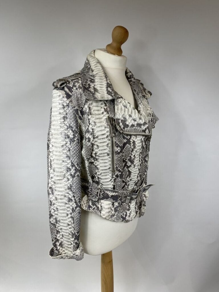 REVEIL - Blouson perfecto en python blanc et gris. - (Taille indiquée L, corres…