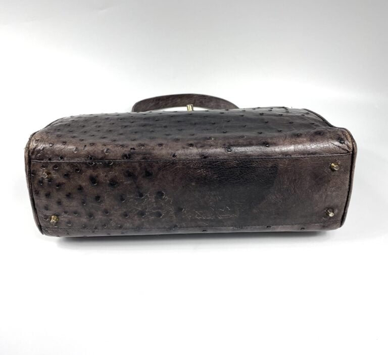Sac en autruche anthracite dans le style Kelly, garniture en métal doré. - 22 x…