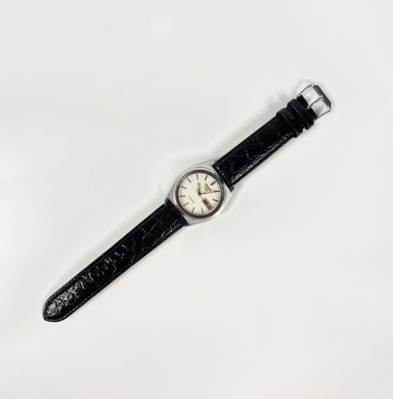 SEIKO - Montre d'homme, boîtier rond en acier, bracelet en cuir à effet d'écail…