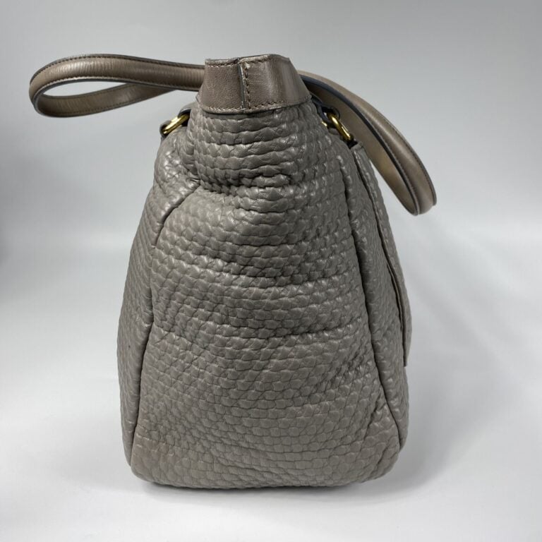 SONIA RYKIEL - Sac en cuir gris porté épaule, double anse, garniture en métal d…