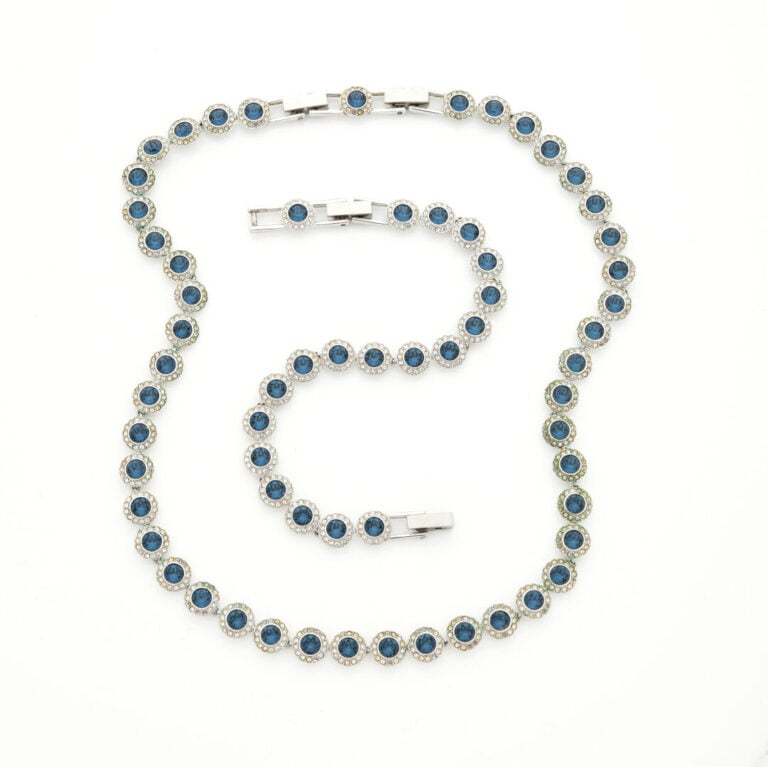 SWAROVSKI - Demi-parure comprenant un collier et un bracelet en métal argenté à…