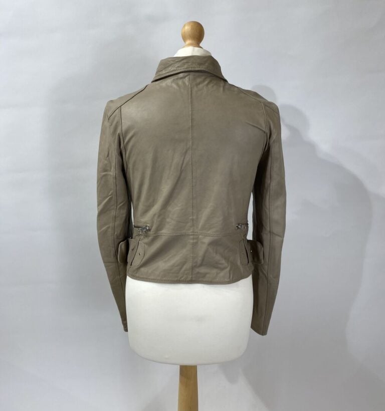 SYLVIE SCHIMMEL - Blouson en agneau grège, fermeture à glissière . - Taille ind…