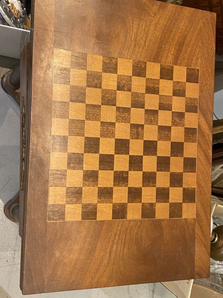 Table à jeux rectangulaire en acajou et placage d'acajou ouvrant par un tiroir…