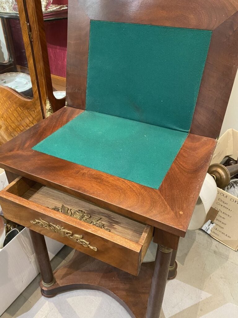 Table à jeux rectangulaire en acajou et placage d'acajou ouvrant par un tiroir…