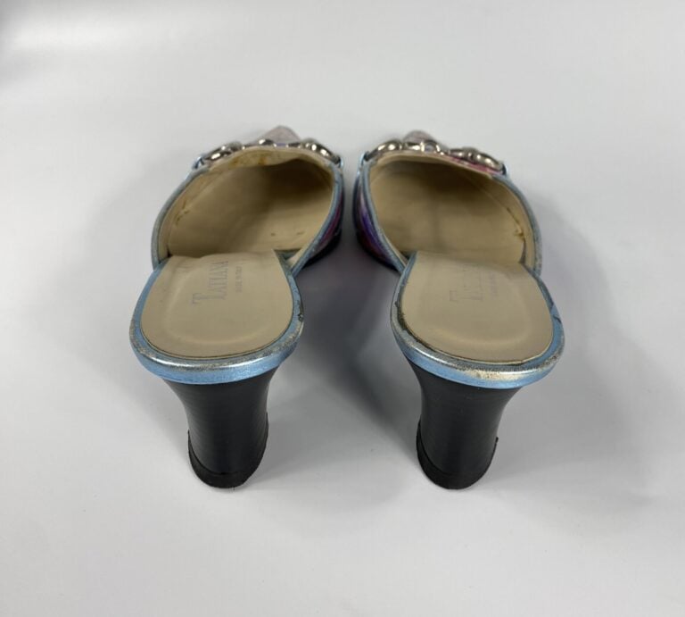 TATIANA, GUIDO PASQUALI - Deux paires de mules à petits talons : l'une à bout p…