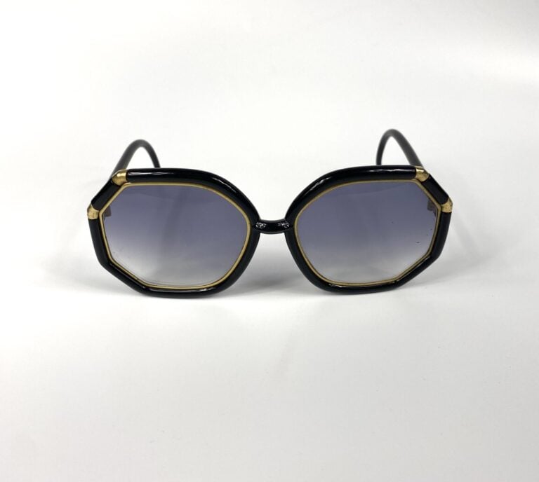 TED LAPIDUS - Lunettes de soleil noires et dorées vintage. - Bon état (micro tr…