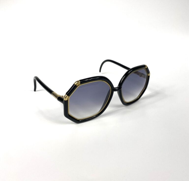 TED LAPIDUS - Lunettes de soleil noires et dorées vintage. - Bon état (micro tr…
