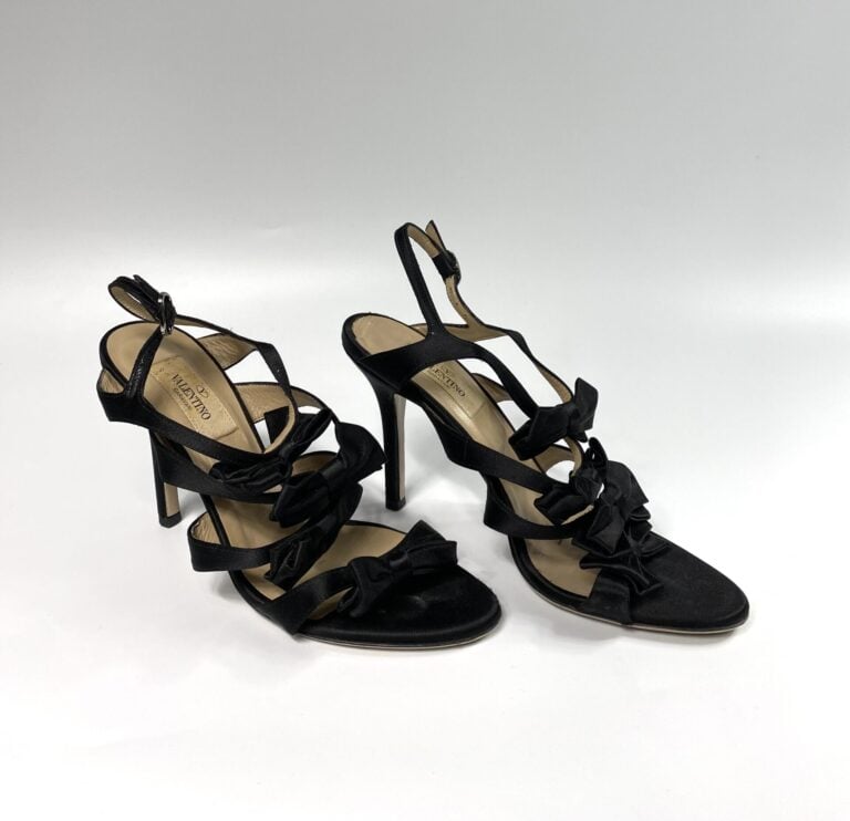 VALENTINO - Escarpins à bride en satin noir ornés de noeuds en satin noir. - (P…