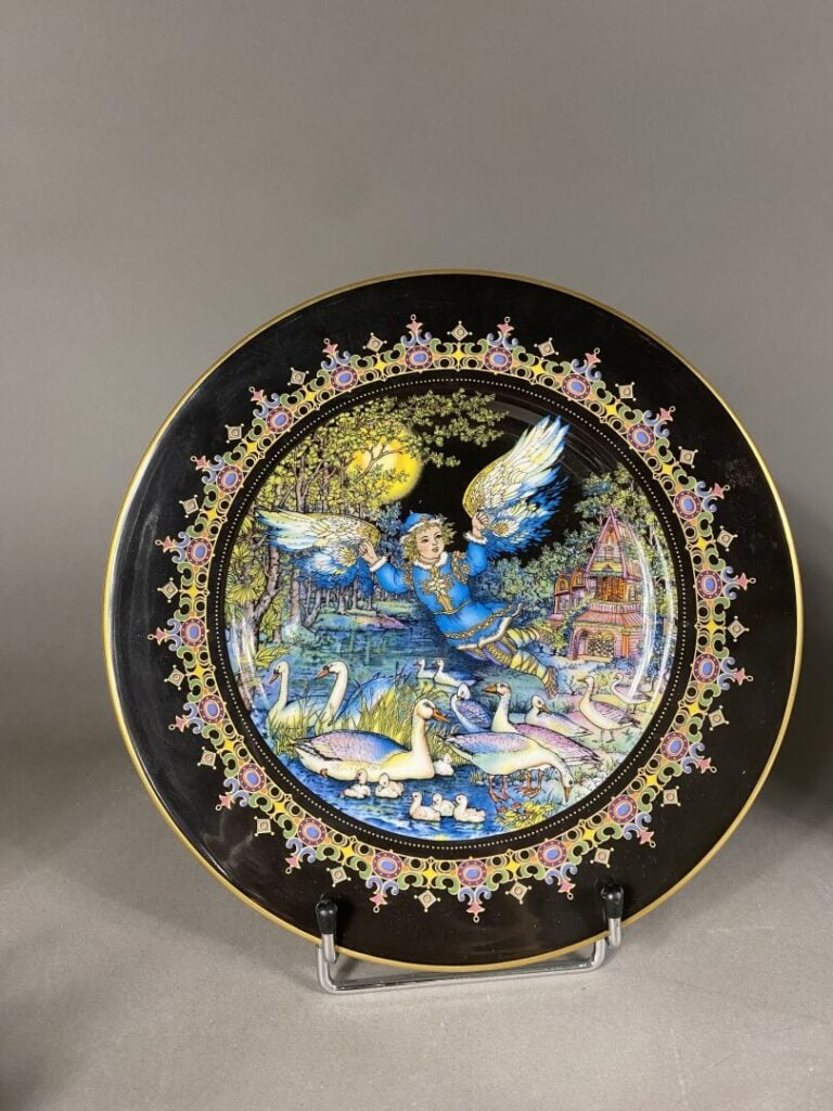 Villeroy & Boch - Deux assiettes en porcelaine à décor imprimé série Magical Fa…
