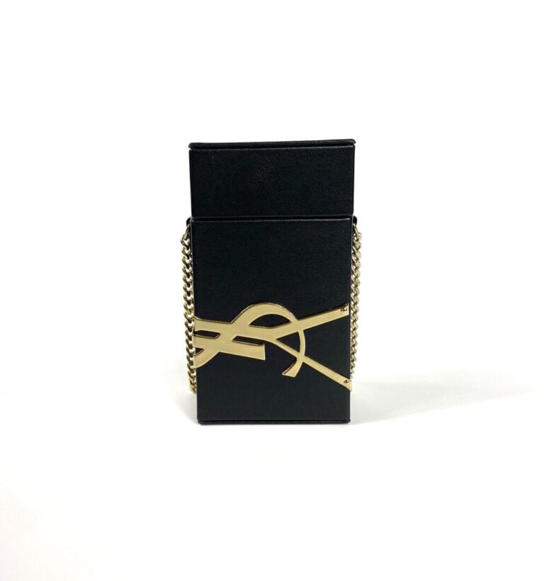 YVES SAINT LAURENT Beauté - Minaudière noire et dorée, chaînette dorée. - 7 x 1…