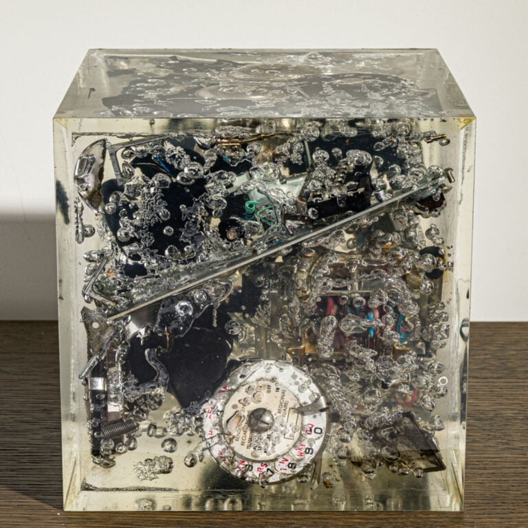 ARMAN (1928-2005) Arman Hernandez dit - Cube téléphonique, c. 1970 - Accumulati…