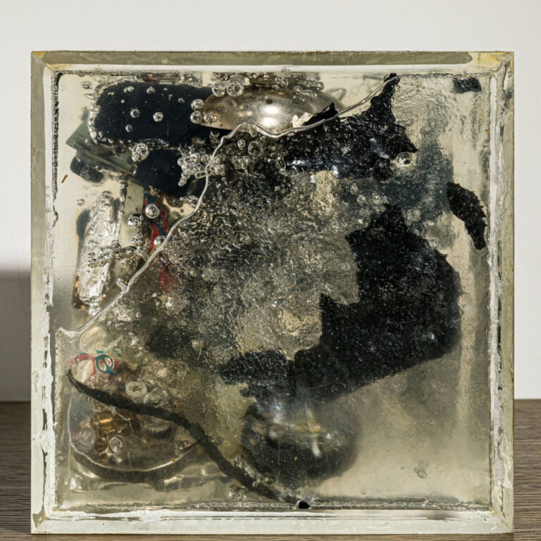 ARMAN (1928-2005) Arman Hernandez dit - Cube téléphonique, c. 1970 - Accumulati…