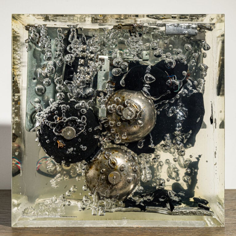 ARMAN (1928-2005) Arman Hernandez dit - Cube téléphonique, c. 1970 - Accumulati…