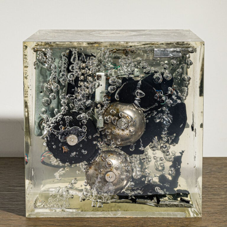 ARMAN (1928-2005) Arman Hernandez dit - Cube téléphonique, c. 1970 - Accumulati…
