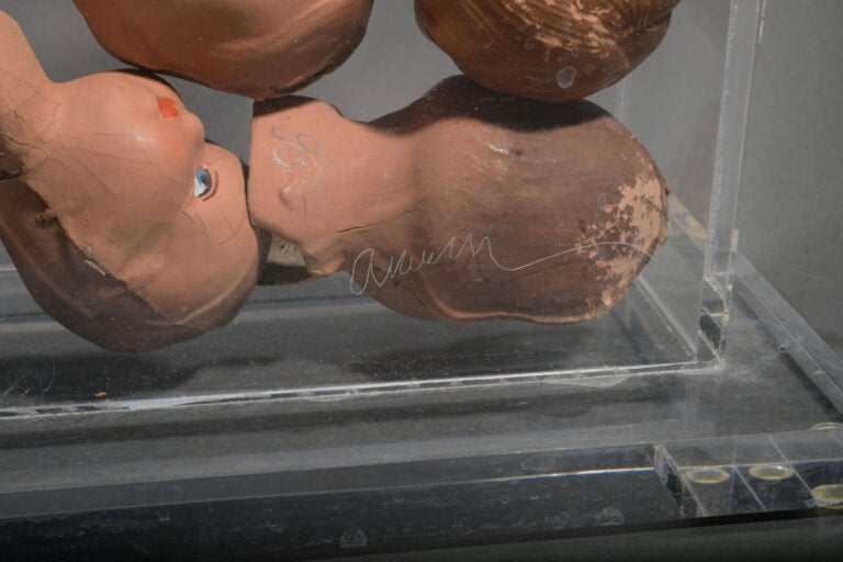 Armand Pierre FERNANDEZ dit ARMAN (1928-2005) - Accumulation de têtes de poupée…
