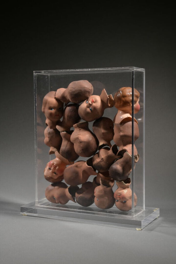 Armand Pierre FERNANDEZ dit ARMAN (1928-2005) - Accumulation de têtes de poupée…