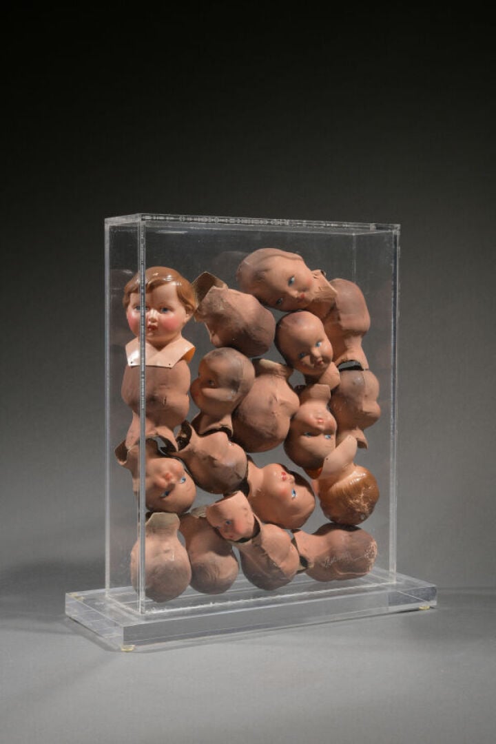 Armand Pierre FERNANDEZ dit ARMAN (1928-2005) - Accumulation de têtes de poupée…