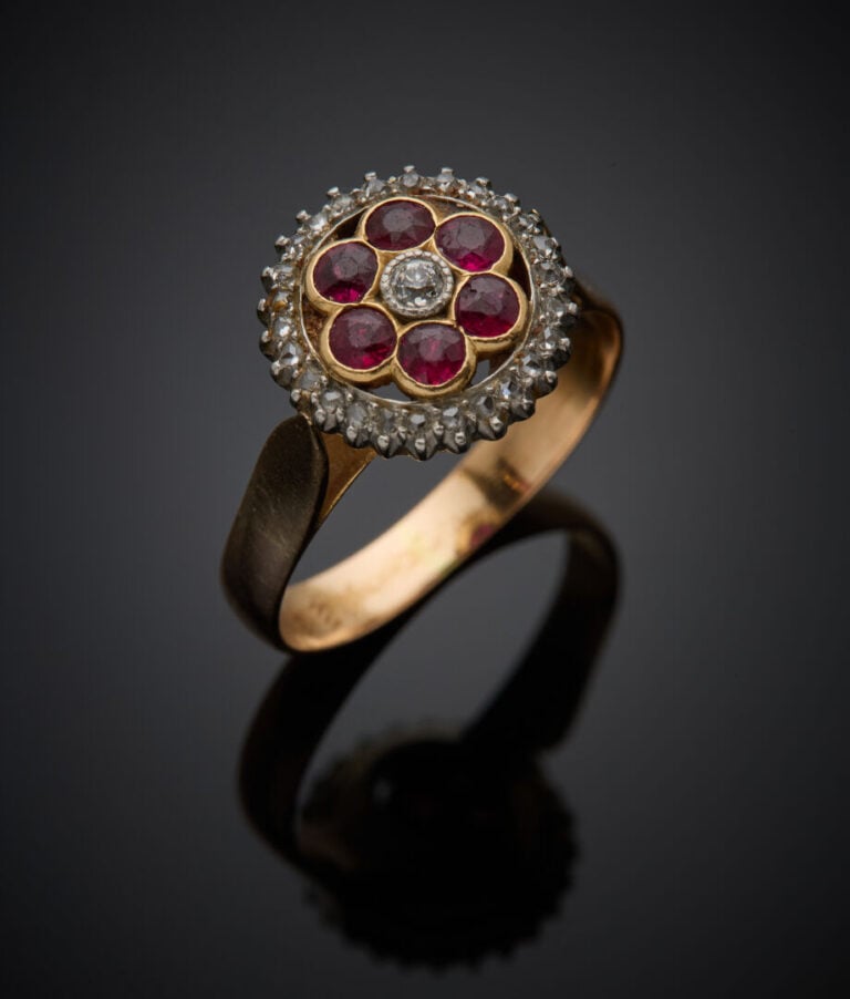 BAGUE circulaire en platine (min. 800‰) et or rose (750‰) serti de diamants tai…