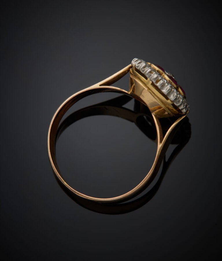 BAGUE circulaire en platine (min. 800‰) et or rose (750‰) serti de diamants tai…
