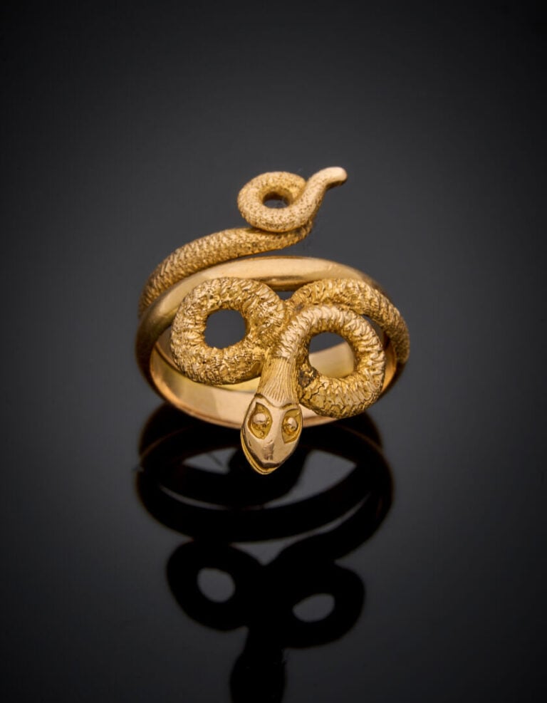BAGUE "serpent" en or jaune (750‰) ajouré et partiellement ciselé. - Doigt : 49…