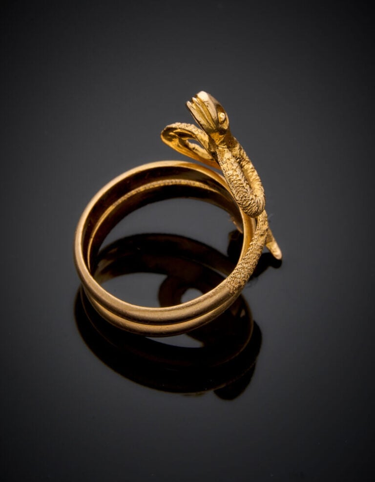 BAGUE "serpent" en or jaune (750‰) ajouré et partiellement ciselé. - Doigt : 49…