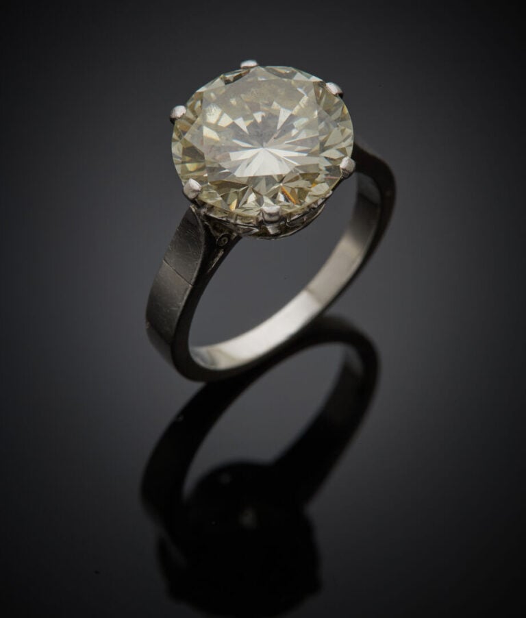 BAGUE "solitaire" en platine (min. 800‰) serti d'un diamant taille brillant pes…