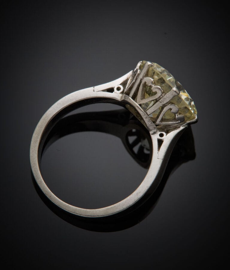 BAGUE "solitaire" en platine (min. 800‰) serti d'un diamant taille brillant pes…