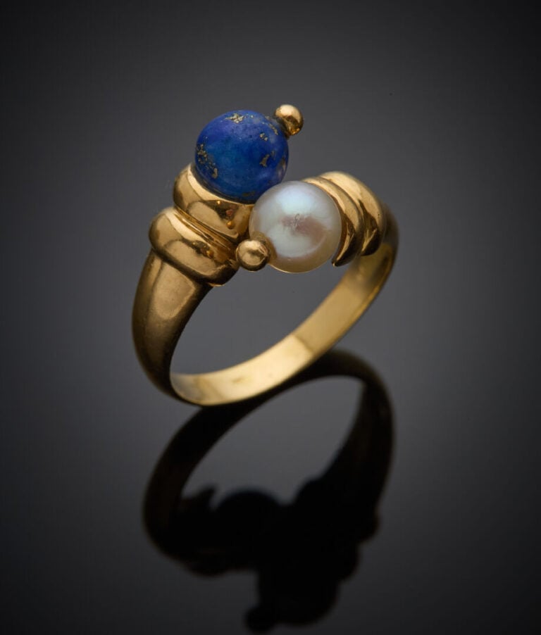 BAGUE "toi & moi" en or jaune (750‰) orné d'une perle de culture et une perle d…