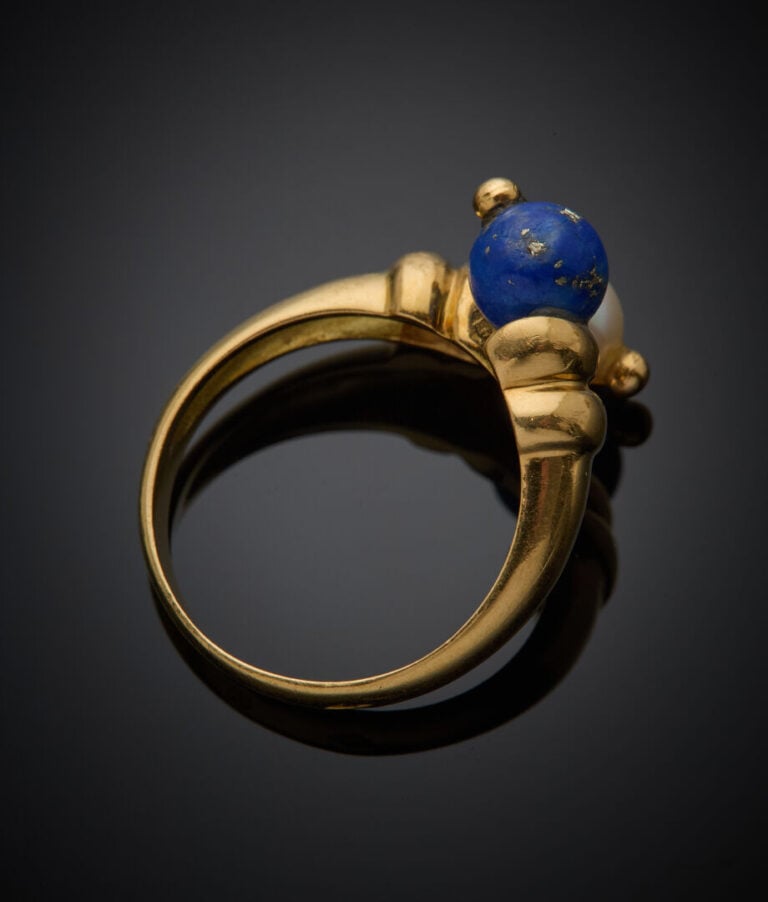 BAGUE "toi & moi" en or jaune (750‰) orné d'une perle de culture et une perle d…