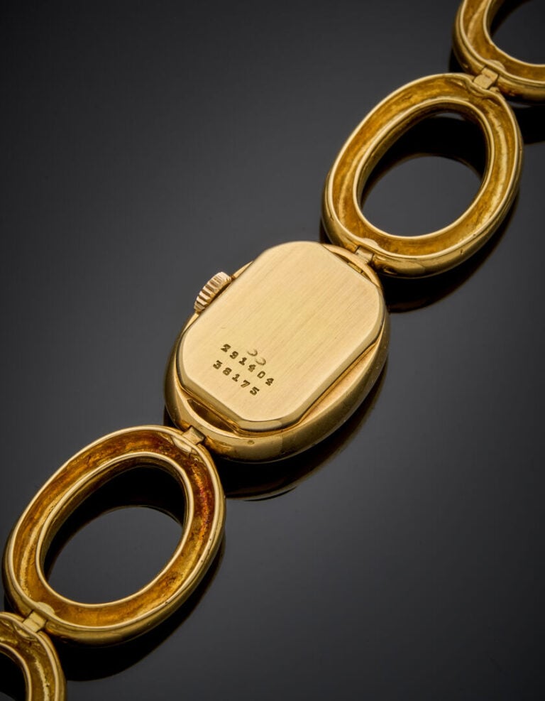BAUME & MERCIER - - BRACELET MONTRE ovale de dame en or jaune (750‰). Cadran do…