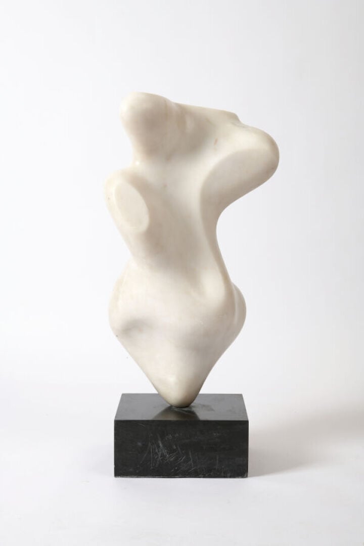 Benito VILIANO TARABELLA (1937-2003) - Sculpture de forme libre en marbre blanc…