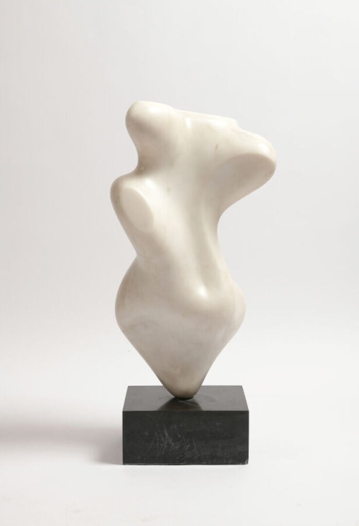 Benito VILIANO TARABELLA (1937-2003) - Sculpture de forme libre en marbre blanc…