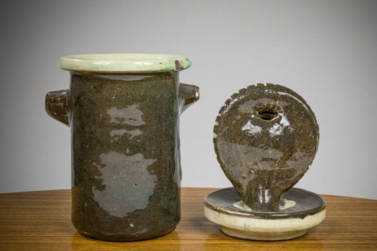 BOLESLAW DANIKOWSKY (XXÈME) - Pot couvert en céramique émaillée à décor d'un bu…