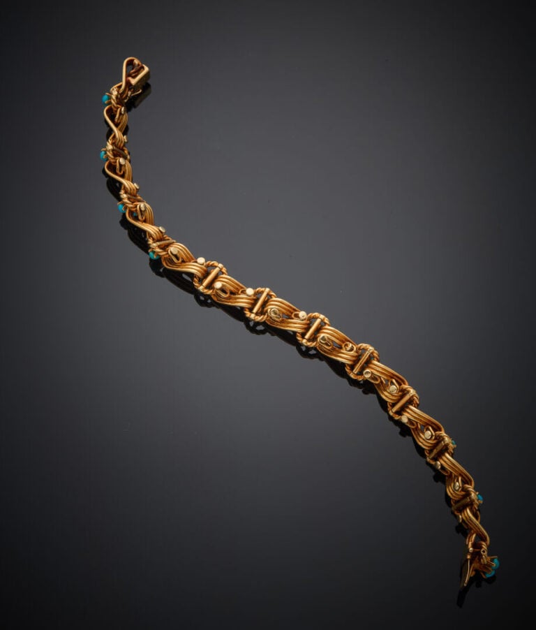 BOUCHERON - - BRACELET en or jaune (750‰) godronné et torsadé à motifs sineux,…