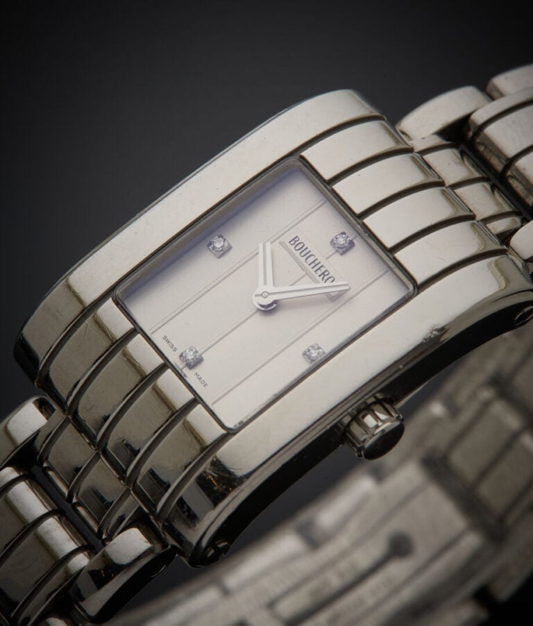 BOUCHERON - - BRACELET MONTRE rectangulaire "Reflet" en acier à godrons plats.…