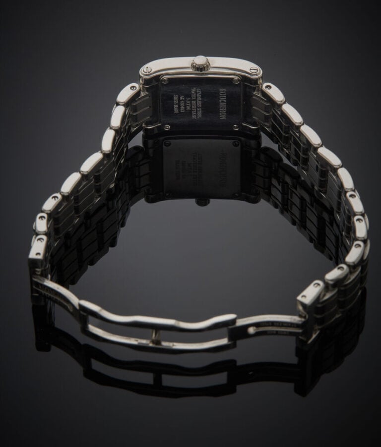 BOUCHERON - - BRACELET MONTRE rectangulaire "Reflet" en acier à godrons plats.…