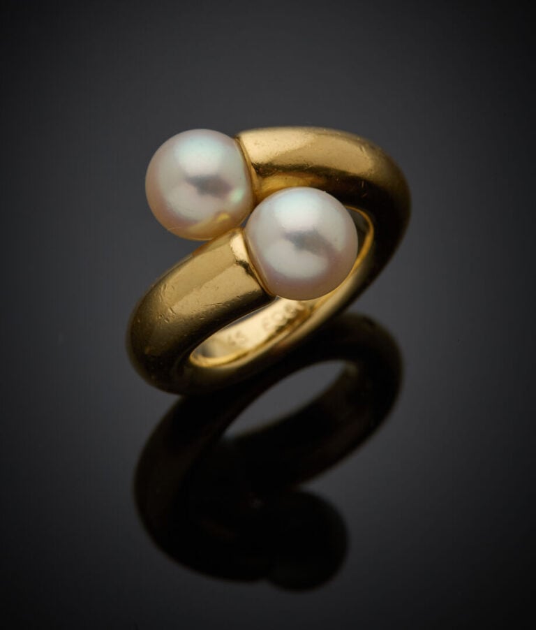 CARTIER - - BAGUE "toi & moi" en or jaune (750‰) orné de deux perles de culture…