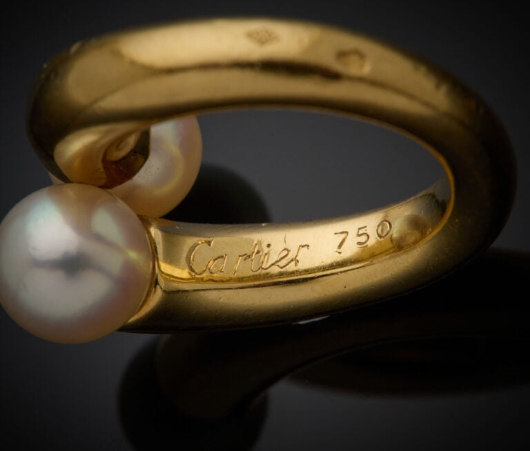 CARTIER - - BAGUE "toi & moi" en or jaune (750‰) orné de deux perles de culture…