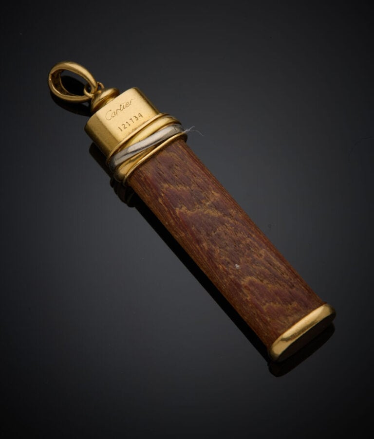 CARTIER - - PENDENTIF "Touch Wood Trinity" en trois ors (750‰) et bois d'amoure…