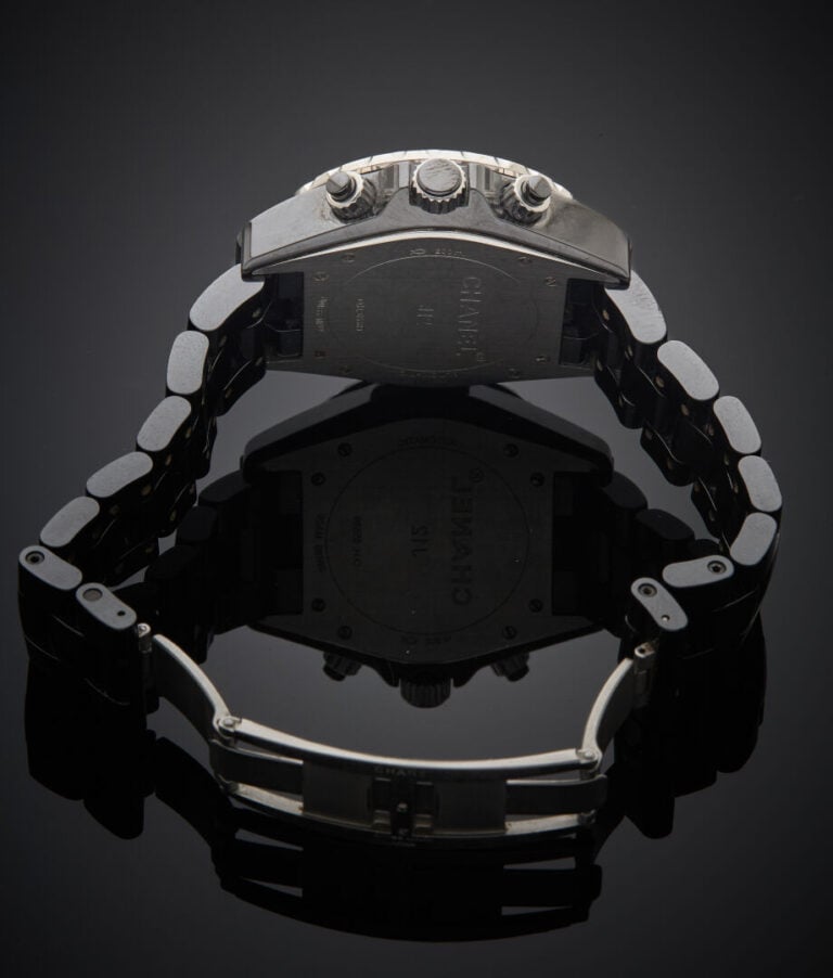 CHANEL - - BRACELET MONTRE ronde, chonographe, "J12" en céramique noire et acie…