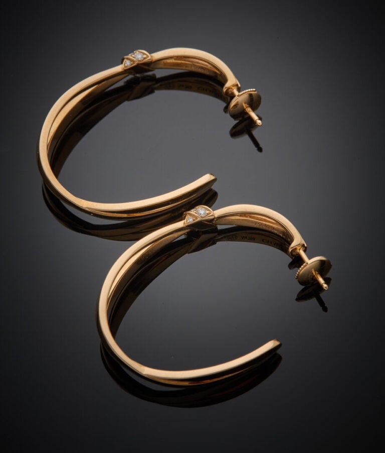 CHAUMET - - Paire de PENDANTS d'OREILLES "créoles" " Liens séduction" en or ros…