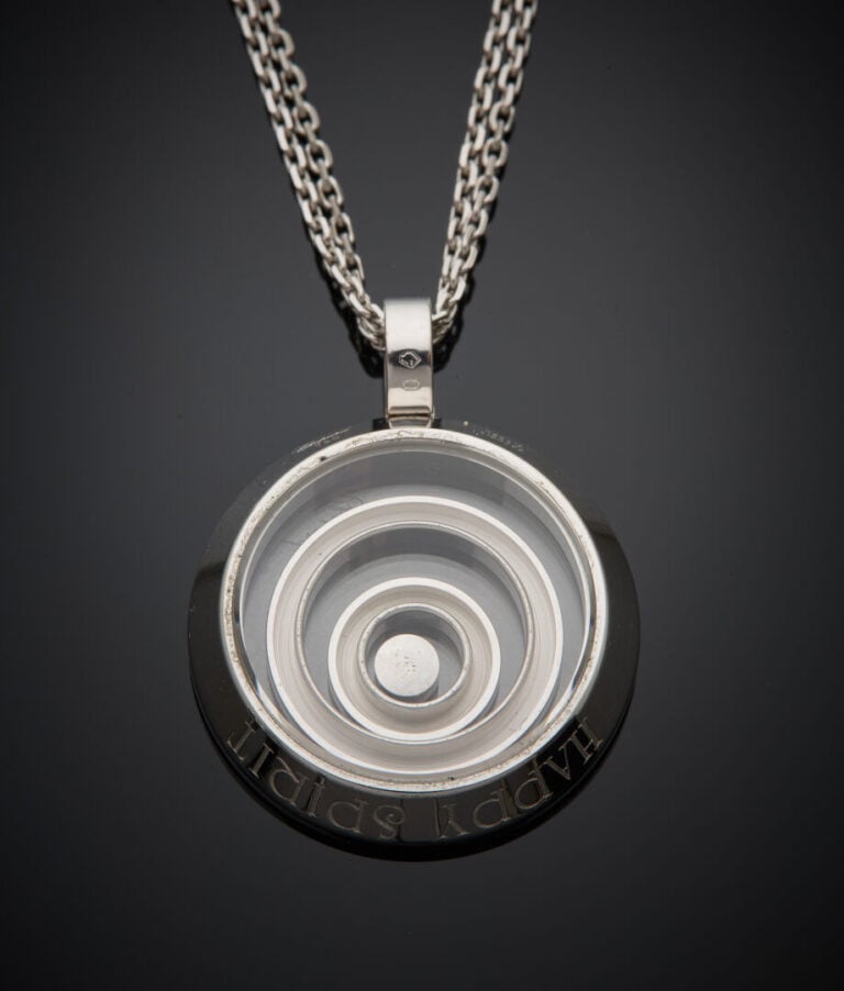 CHOPARD - - PENDENTIF circulaire "Happy Spirit" et sa double CHAINETTE en or gr…