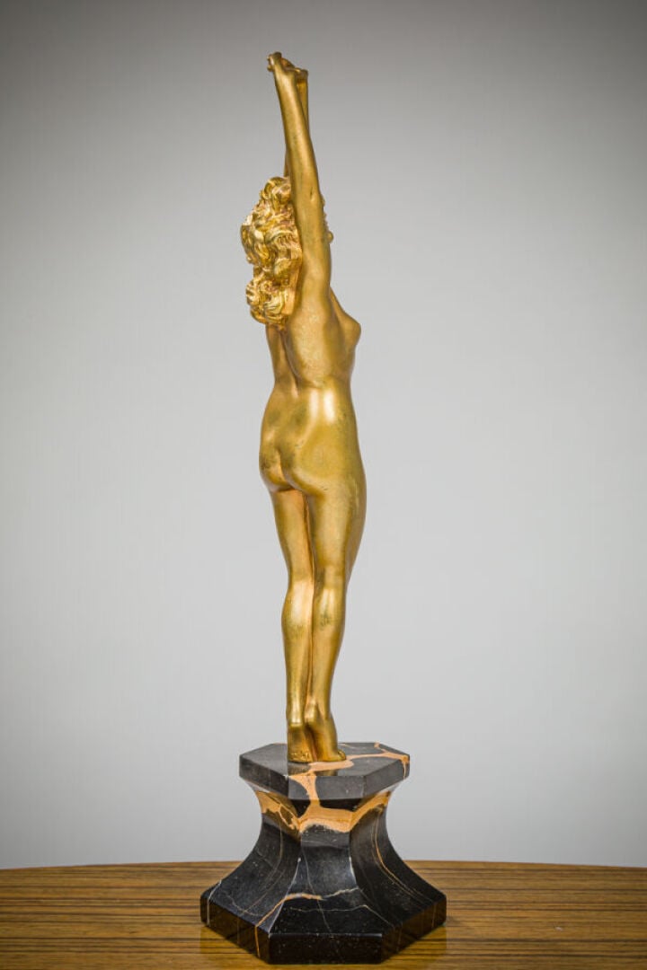 CLAIRE JEANNE COLINET (1880-1950) - Dawn - Sculpture en bronze dorée, figurant…