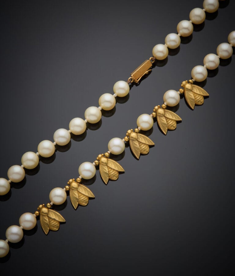 COLLIER composé d'un rang de perles de culture de couleur crème alternées de si…