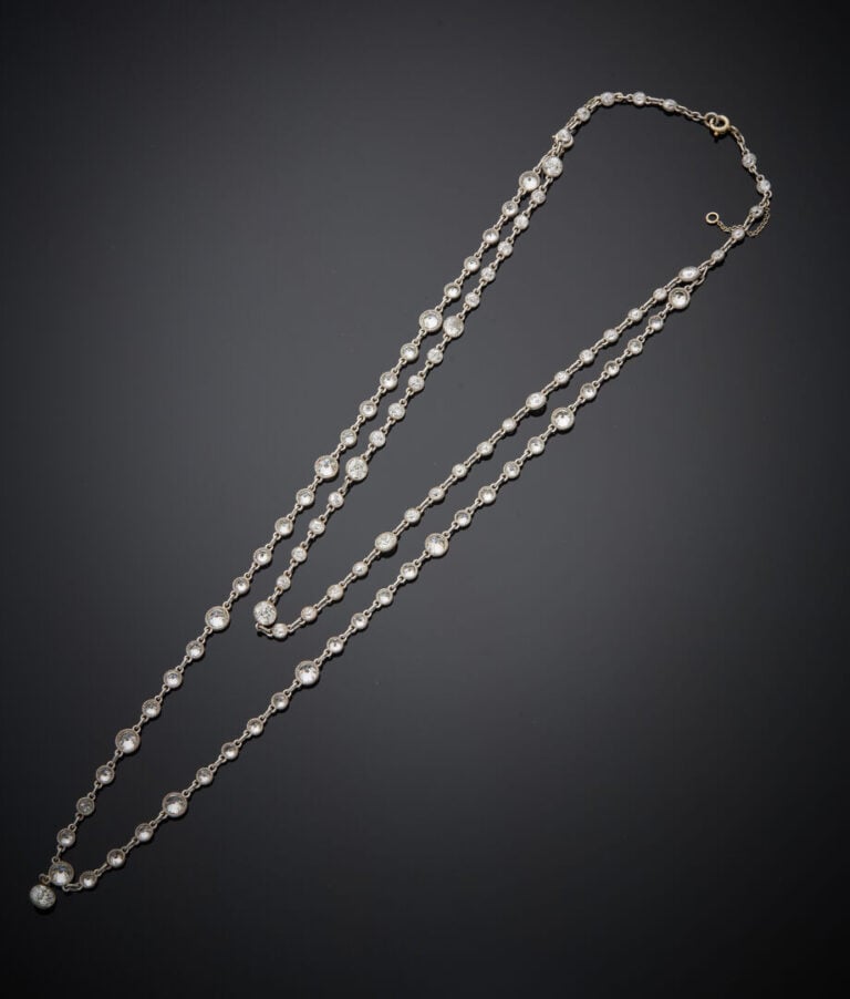 COLLIER "draperie" en platine (min. 800‰) et or gris (750‰) composé de deux cha…