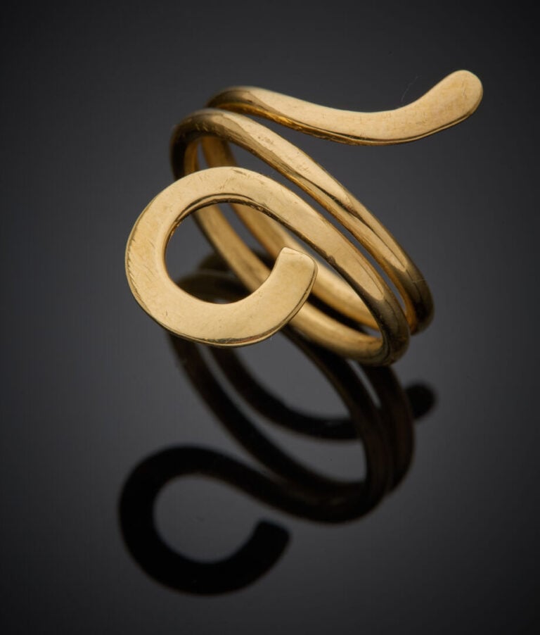 DINH VAN pour CARTIER - - BAGUE modèle "Ankh" en or jaune (750‰). - - Signée DI…