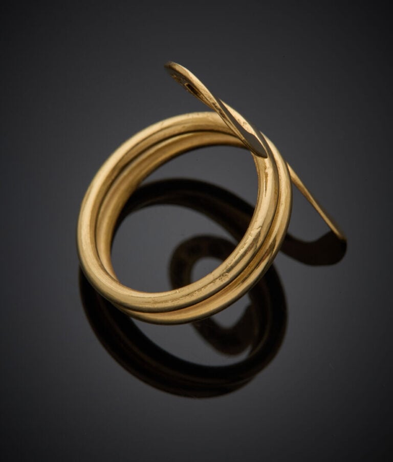DINH VAN pour CARTIER - - BAGUE modèle "Ankh" en or jaune (750‰). - - Signée DI…